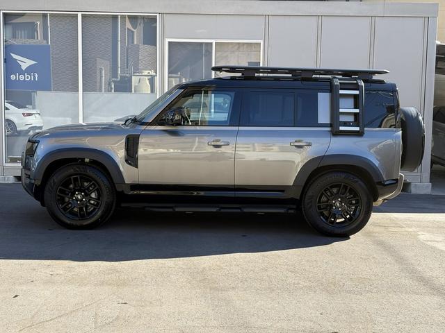 ディフェンダー １１０Ｘ－ダイナミックＳＥ　Ｄ３５０　４ＷＤ　全周囲カメラ　クリアランスソナー　オートクルーズコントロール　ナビ　アルミホイール　電動格納ミラー　ＡＴ　ＵＳＢ　Ｂｌｕｅｔｏｏｔｈ　エアコン　パワーウィンドウ　運転席エアバッグ（6枚目）