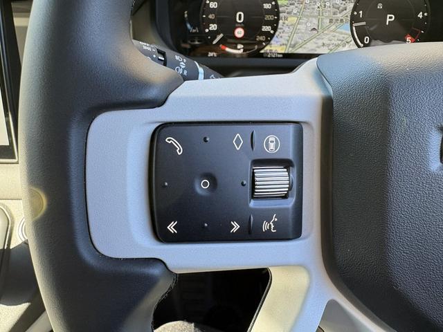 ディフェンダー １１０Ｘ－ダイナミックＳＥ　Ｄ３５０　４ＷＤ　全周囲カメラ　クリアランスソナー　オートクルーズコントロール　ナビ　アルミホイール　電動格納ミラー　ＡＴ　ＵＳＢ　Ｂｌｕｅｔｏｏｔｈ　エアコン　パワーウィンドウ　運転席エアバッグ（16枚目）
