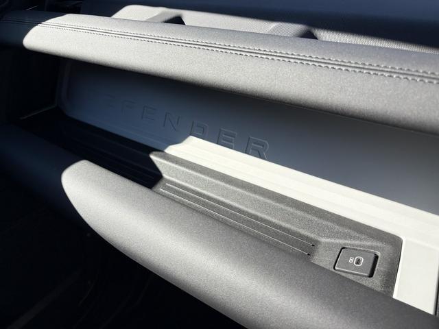 ディフェンダー １１０Ｘ－ダイナミックＳＥ　Ｄ３５０　４ＷＤ　全周囲カメラ　クリアランスソナー　オートクルーズコントロール　ナビ　アルミホイール　電動格納ミラー　ＡＴ　ＵＳＢ　Ｂｌｕｅｔｏｏｔｈ　エアコン　パワーウィンドウ　運転席エアバッグ（52枚目）