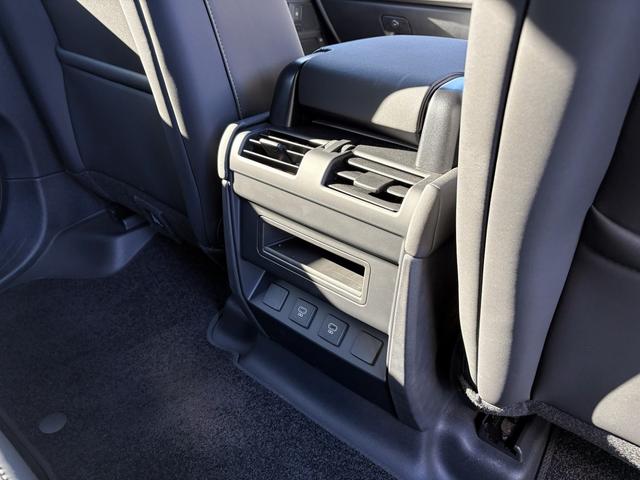 ディフェンダー １１０Ｘ－ダイナミックＳＥ　Ｄ３５０　４ＷＤ　全周囲カメラ　クリアランスソナー　オートクルーズコントロール　ナビ　アルミホイール　電動格納ミラー　ＡＴ　ＵＳＢ　Ｂｌｕｅｔｏｏｔｈ　エアコン　パワーウィンドウ　運転席エアバッグ（53枚目）