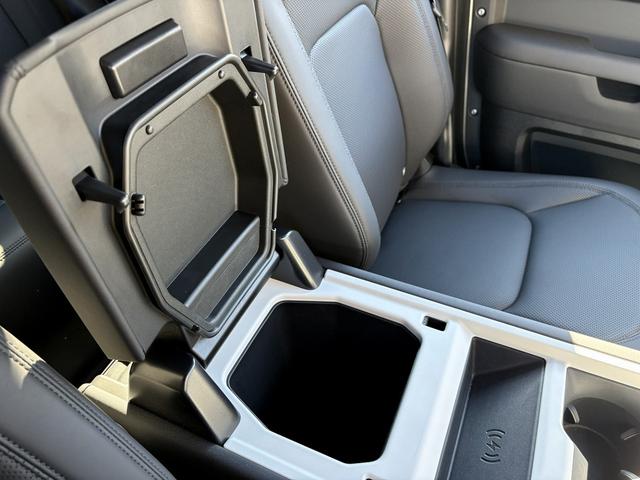 ディフェンダー １１０Ｘ－ダイナミックＳＥ　Ｄ３５０　４ＷＤ　全周囲カメラ　クリアランスソナー　オートクルーズコントロール　ナビ　アルミホイール　電動格納ミラー　ＡＴ　ＵＳＢ　Ｂｌｕｅｔｏｏｔｈ　エアコン　パワーウィンドウ　運転席エアバッグ（60枚目）