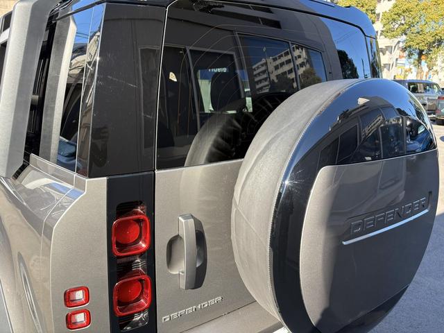ディフェンダー １１０Ｘ－ダイナミックＳＥ　Ｄ３５０　４ＷＤ　全周囲カメラ　クリアランスソナー　オートクルーズコントロール　ナビ　アルミホイール　電動格納ミラー　ＡＴ　ＵＳＢ　Ｂｌｕｅｔｏｏｔｈ　エアコン　パワーウィンドウ　運転席エアバッグ（67枚目）