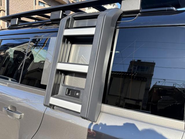 ディフェンダー １１０Ｘ－ダイナミックＳＥ　Ｄ３５０　４ＷＤ　全周囲カメラ　クリアランスソナー　オートクルーズコントロール　ナビ　アルミホイール　電動格納ミラー　ＡＴ　ＵＳＢ　Ｂｌｕｅｔｏｏｔｈ　エアコン　パワーウィンドウ　運転席エアバッグ（74枚目）