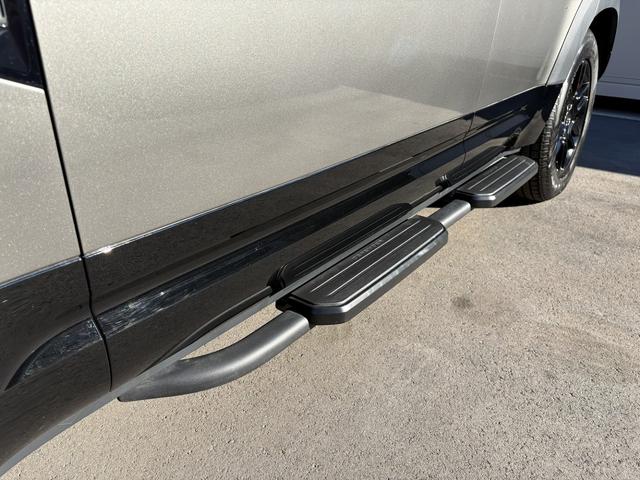 ディフェンダー １１０Ｘ－ダイナミックＳＥ　Ｄ３５０　４ＷＤ　全周囲カメラ　クリアランスソナー　オートクルーズコントロール　ナビ　アルミホイール　電動格納ミラー　ＡＴ　ＵＳＢ　Ｂｌｕｅｔｏｏｔｈ　エアコン　パワーウィンドウ　運転席エアバッグ（76枚目）