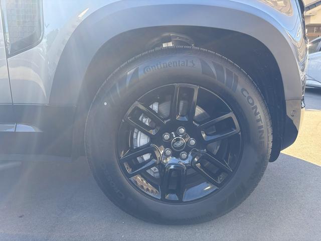 ディフェンダー １１０Ｘ－ダイナミックＳＥ　Ｄ３５０　４ＷＤ　全周囲カメラ　クリアランスソナー　オートクルーズコントロール　ナビ　アルミホイール　電動格納ミラー　ＡＴ　ＵＳＢ　Ｂｌｕｅｔｏｏｔｈ　エアコン　パワーウィンドウ　運転席エアバッグ（77枚目）