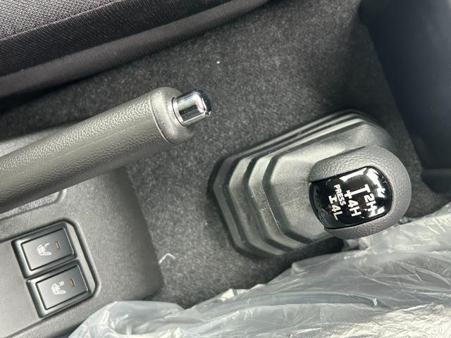 ジムニー ＸＣ　Ｒ７．１０登録車　未使用　４ＷＤ　シフォンアイボリーメタリック／ブラック２トーンルーフ　カロッツェリアナビ７インチ　バックカメラ（18枚目）