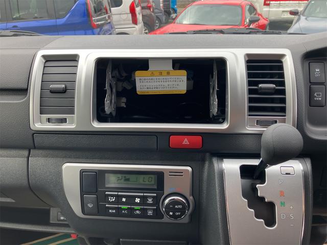 ハイエースバン 4WD バックカメラ フロントカメラ クリアランスソナー レーンアシスト 衝突被害軽減システム 両側電動スライドドア オートマチックハイビーム オートライト スマートキー 電動格納ミラー CVT(4枚目)