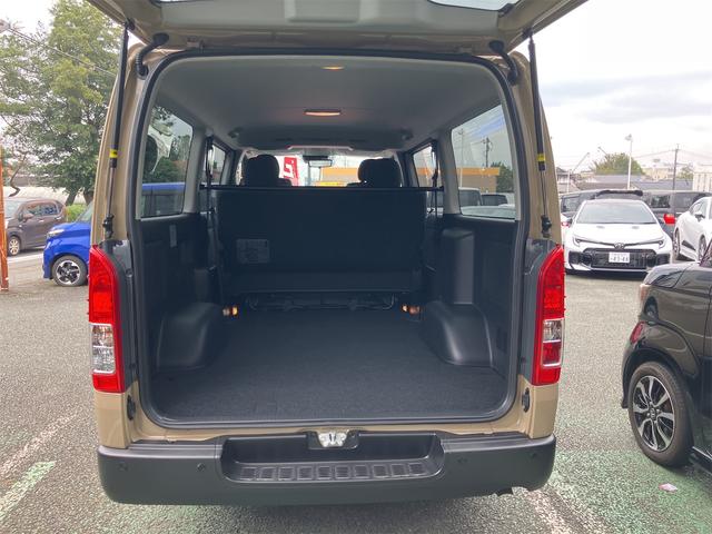 ハイエースバン 4WD バックカメラ フロントカメラ クリアランスソナー レーンアシスト 衝突被害軽減システム 両側電動スライドドア オートマチックハイビーム オートライト スマートキー 電動格納ミラー CVT(18枚目)