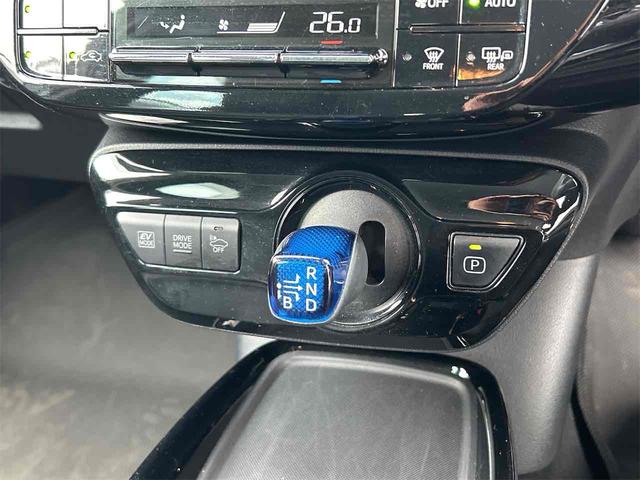 プリウス Ａツーリングセレクション　ドライブレコーダー　ＥＴＣ　クリアランスソナー　レーンアシスト　オートクルーズコントロール　パークアシスト　衝突被害軽減システム　バックカメラ　ナビ　ＴＶ　アルミホイール　オートマチックハイビーム（7枚目）