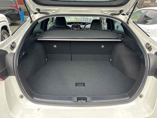 プリウス Ａツーリングセレクション　ドライブレコーダー　ＥＴＣ　クリアランスソナー　レーンアシスト　オートクルーズコントロール　パークアシスト　衝突被害軽減システム　バックカメラ　ナビ　ＴＶ　アルミホイール　オートマチックハイビーム（19枚目）