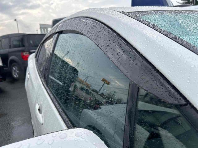 プリウス Ａツーリングセレクション　ドライブレコーダー　ＥＴＣ　クリアランスソナー　レーンアシスト　オートクルーズコントロール　パークアシスト　衝突被害軽減システム　バックカメラ　ナビ　ＴＶ　アルミホイール　オートマチックハイビーム（36枚目）