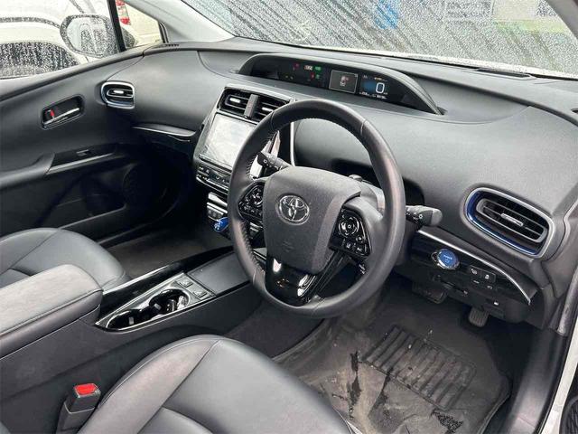 プリウス Ａツーリングセレクション　ドライブレコーダー　ＥＴＣ　クリアランスソナー　レーンアシスト　オートクルーズコントロール　パークアシスト　衝突被害軽減システム　バックカメラ　ナビ　ＴＶ　アルミホイール　オートマチックハイビーム（37枚目）