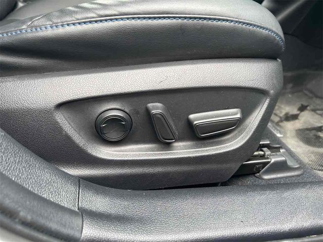 プリウス Ａツーリングセレクション　ドライブレコーダー　ＥＴＣ　クリアランスソナー　レーンアシスト　オートクルーズコントロール　パークアシスト　衝突被害軽減システム　バックカメラ　ナビ　ＴＶ　アルミホイール　オートマチックハイビーム（39枚目）