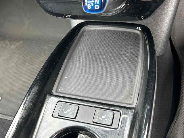 プリウス Ａツーリングセレクション　ドライブレコーダー　ＥＴＣ　クリアランスソナー　レーンアシスト　オートクルーズコントロール　パークアシスト　衝突被害軽減システム　バックカメラ　ナビ　ＴＶ　アルミホイール　オートマチックハイビーム（46枚目）