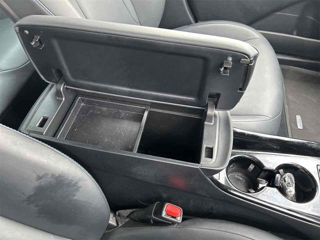 プリウス Ａツーリングセレクション　ドライブレコーダー　ＥＴＣ　クリアランスソナー　レーンアシスト　オートクルーズコントロール　パークアシスト　衝突被害軽減システム　バックカメラ　ナビ　ＴＶ　アルミホイール　オートマチックハイビーム（49枚目）