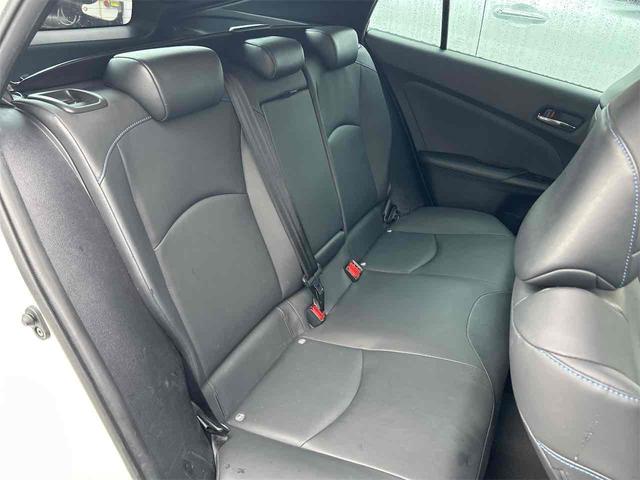 プリウス Ａツーリングセレクション　ドライブレコーダー　ＥＴＣ　クリアランスソナー　レーンアシスト　オートクルーズコントロール　パークアシスト　衝突被害軽減システム　バックカメラ　ナビ　ＴＶ　アルミホイール　オートマチックハイビーム（55枚目）