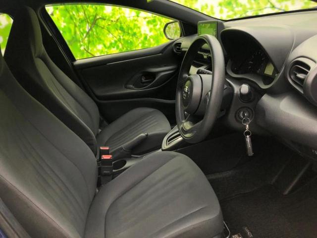 ヤリス Ｘ　新品タイヤ／保証書／ディスプレイオーディオ／衝突安全装置／車線逸脱防止支援システム／ドライブレコーダー　前後／ヘッドランプ　ＨＩＤ／Ｂｌｕｅｔｏｏｔｈ接続／ＥＢＤ付ＡＢＳ／横滑り防止装置　バックカメラ（4枚目）
