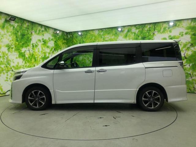 ヴォクシー ZSキラメキ2 新品タイヤ/保証書/純正 10インチ SDナビ/フリップダウンモニター 純正 12.1インチ/トヨタセーフティセンス/両側電動スライドドア/車線逸脱防止支援システム 衝突被害軽減システム バックカメラ(2枚目)