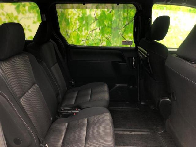 ヴォクシー ZSキラメキ2 新品タイヤ/保証書/純正 10インチ SDナビ/フリップダウンモニター 純正 12.1インチ/トヨタセーフティセンス/両側電動スライドドア/車線逸脱防止支援システム 衝突被害軽減システム バックカメラ(5枚目)