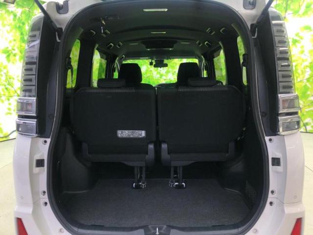 ヴォクシー ZSキラメキ2 新品タイヤ/保証書/純正 10インチ SDナビ/フリップダウンモニター 純正 12.1インチ/トヨタセーフティセンス/両側電動スライドドア/車線逸脱防止支援システム 衝突被害軽減システム バックカメラ(8枚目)