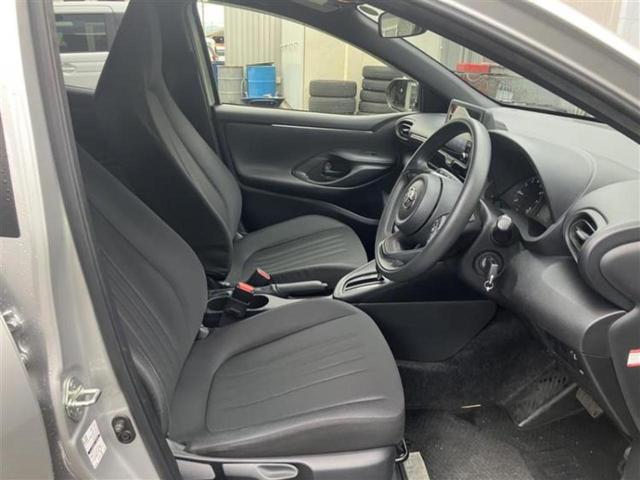 ヤリス X 新品タイヤ/保証書/ディスプレイオーディオ+ナビ/トヨタセーフティセンス/車線逸脱防止支援システム/Bluetooth接続/ETC/EBD付ABS/横滑り防止装置/クルーズコントロール バックカメラ(5枚目)