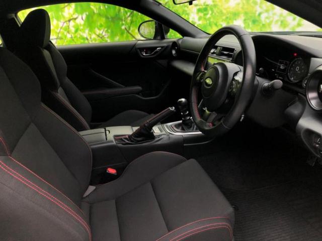 「この車の写真をもっと見たい」「状態が気になる」「この装備はついている？」どんな小さな疑問でもお気軽にお問い合わせください！