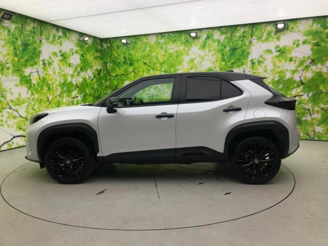 ヤリスクロス ハイブリッドＺウルバーノ　保証書／ディスプレイオーディオ＋ナビ８インチ／トヨタセーフティセンス／シートヒーター　前席／全方位モニター／車線逸脱防止支援システム／シート　ハーフレザー　衝突被害軽減システム　全周囲カメラ　ＥＴＣ（2枚目）