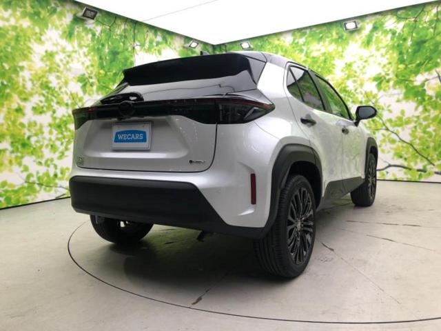 ヤリスクロス ハイブリッドＺウルバーノ　保証書／ディスプレイオーディオ＋ナビ８インチ／トヨタセーフティセンス／シートヒーター　前席／全方位モニター／車線逸脱防止支援システム／シート　ハーフレザー　衝突被害軽減システム　全周囲カメラ　ＥＴＣ（3枚目）