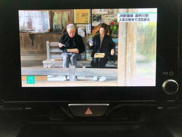 ヤリスクロス ハイブリッドＺウルバーノ　保証書／ディスプレイオーディオ＋ナビ８インチ／トヨタセーフティセンス／シートヒーター　前席／全方位モニター／車線逸脱防止支援システム／シート　ハーフレザー　衝突被害軽減システム　全周囲カメラ　ＥＴＣ（12枚目）