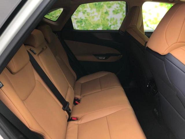 NX NX350h Fスポーツ サンルーフ/純正エアロ/ディスプレイオーディオ+ナビ/デジタルインナーミラー/衝突安全装置/シートヒーター/車線逸脱防止支援システム/シート フルレザー/電動バックドア 革シート 衝突被害軽減システム(5枚目)
