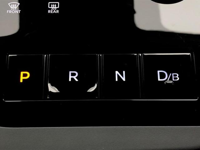 セレナ ｅパワーハイウェイスターＶ　新品タイヤ／エアロ／保証書／純正　メモリーナビ／インテリジェントルームミラー／エマージェンシーブレーキ／両側電動スライドドア／アラウンドビューモニター／車線逸脱防止支援システム　衝突被害軽減システム（18枚目）