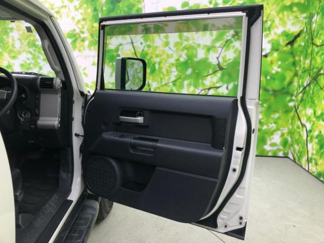 ＦＪクルーザー ４ＷＤヒョウジュン　ディスプレイオーディオ１０インチ／ヘッドランプ　ＨＩＤ／Ｂｌｕｅｔｏｏｔｈ接続／ＥＴＣ／ＥＢＤ付ＡＢＳ／横滑り防止装置／バックモニター／エアバッグ　運転席／エアバッグ　助手席　バックカメラ　４ＷＤ（7枚目）