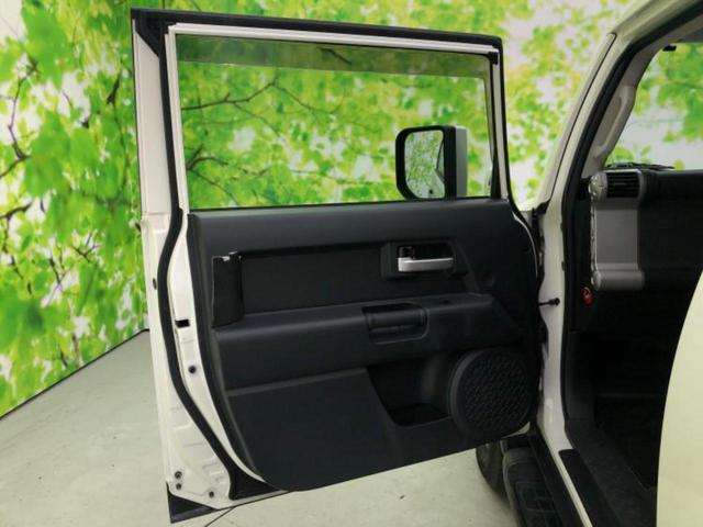 ＦＪクルーザー ４ＷＤヒョウジュン　ディスプレイオーディオ１０インチ／ヘッドランプ　ＨＩＤ／Ｂｌｕｅｔｏｏｔｈ接続／ＥＴＣ／ＥＢＤ付ＡＢＳ／横滑り防止装置／バックモニター／エアバッグ　運転席／エアバッグ　助手席　バックカメラ　４ＷＤ（8枚目）