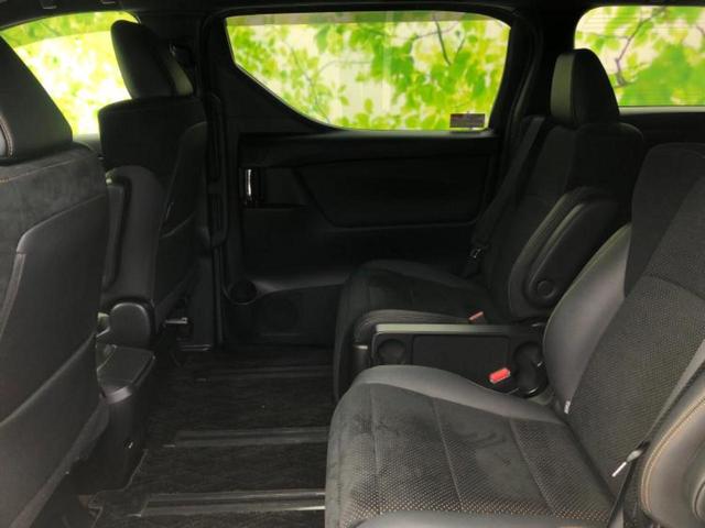 アルファード Ｓタイプゴールド　新品タイヤ／ディスプレイオーディオ＋ナビ９インチ／フリップダウンモニター　純正　１２．１インチ／トヨタセーフティセンス／両側電動スライドドア／車線逸脱防止支援システム／シート　ハーフレザー　ＤＶＤ再生（7枚目）