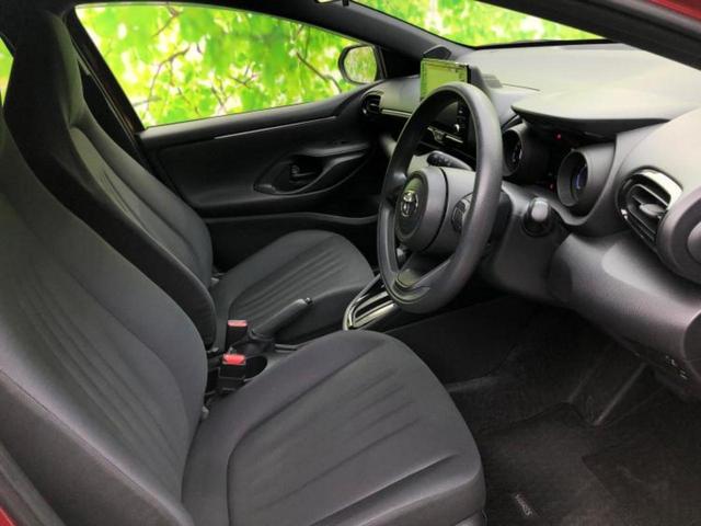 ヤリス Ｇ　新品タイヤ／ディスプレイオーディオ＋ナビ／トヨタセーフティセンス／車線逸脱防止支援システム／ヘッドランプ　ＬＥＤ／Ｂｌｕｅｔｏｏｔｈ接続／ＥＢＤ付ＡＢＳ／横滑り防止装置／バックモニター　バックカメラ（4枚目）