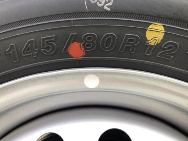 ハイゼットカーゴ ４ＷＤデラックス　保証書／スマートアシスト（トヨタ・ダイハツ）／車線逸脱防止支援システム／ヘッドランプ　ＬＥＤ／ＥＴＣ／ＥＢＤ付ＡＢＳ／横滑り防止装置／アイドリングストップ／エアバッグ　運転席／エアバッグ　助手席（29枚目）