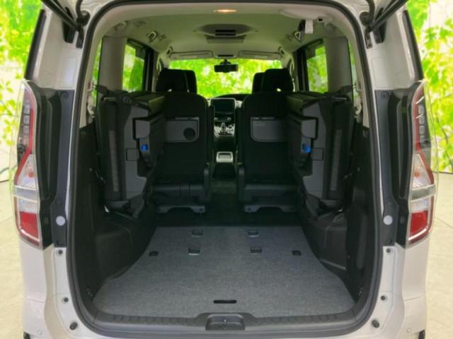 セレナ ｅパワーハイウェイスターＶ　新品タイヤ／純正　１０インチ　ＳＤナビ／フリップダウンモニター　純正　１０インチ／インテリジェントルームミラー／エマージェンシーブレーキ／両側電動スライドドア／アラウンドビューモニター　全周囲カメラ（19枚目）