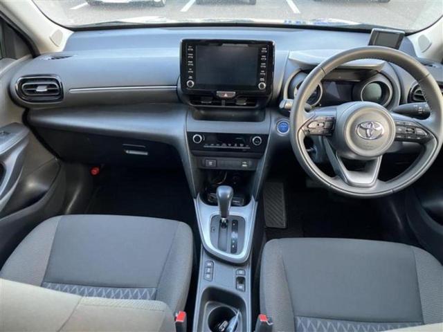 ヤリスクロス ハイブリッドＧ　新品タイヤ／保証書／ディスプレイオーディオ／トヨタセーフティセンス／車線逸脱防止支援システム／Ｂｌｕｅｔｏｏｔｈ接続／ＥＴＣ／ＥＢＤ付ＡＢＳ／横滑り防止装置／アイドリングストップ／クルーズコントロール（4枚目）