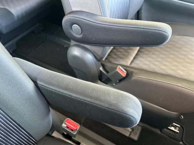 セレナ ハイウェイスター　新品タイヤ／保証書／社外　ＳＤナビ／衝突安全装置／電動スライドドア／車線逸脱防止支援システム／Ｂｌｕｅｔｏｏｔｈ接続／ＥＢＤ付ＡＢＳ／横滑り防止装置／アイドリングストップ／フルセグＴＶ　ワンオーナー（33枚目）