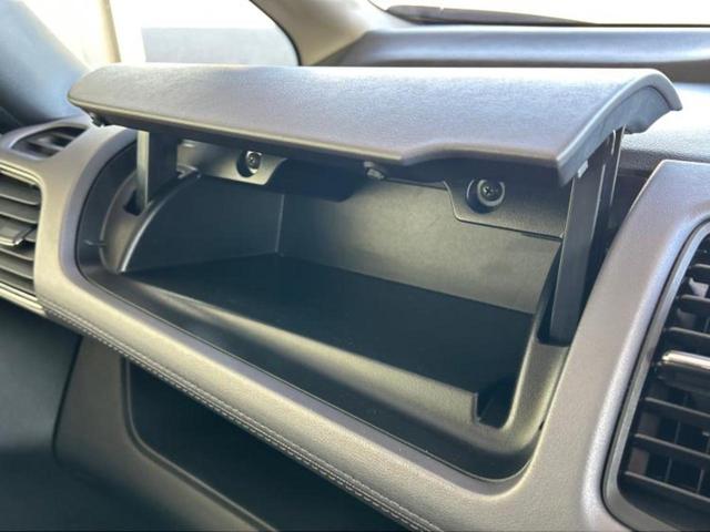 セレナ ハイウェイスター　新品タイヤ／保証書／社外　ＳＤナビ／衝突安全装置／電動スライドドア／車線逸脱防止支援システム／Ｂｌｕｅｔｏｏｔｈ接続／ＥＢＤ付ＡＢＳ／横滑り防止装置／アイドリングストップ／フルセグＴＶ　ワンオーナー（39枚目）