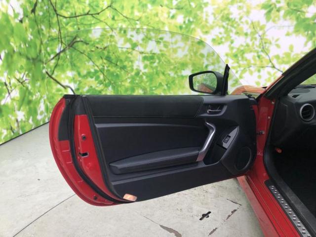 ８６ ＧＴリミテッド　新品タイヤ／純正エアロ／保証書／純正　ＳＤナビ／シートヒーター　前席／シート　ハーフレザー／ドライブレコーダー　前後／ヘッドランプ　ＨＩＤ／ＥＴＣ／ＥＢＤ付ＡＢＳ／横滑り防止装置　フルエアロ　ドラレコ（8枚目）