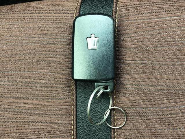 クラウン アスリートS エアロ/保証書/純正 8インチ SDナビ/ヘッドランプ LED/ETC/EBD付ABS/横滑り防止装置/バックモニター/フルセグTV/DVD/エアバッグ 運転席/エアバッグ 助手席/MTモード付き(28枚目)