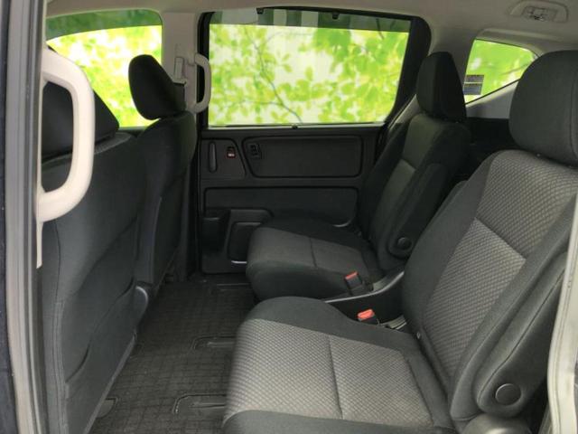 フリード Ｇブラックスタイル　新品タイヤ／保証書／純正　９インチ　ＳＤナビ／フリップダウンモニター　純正　１２．８インチ／ホンダセンシング／両側電動スライドドア／シートヒーター　前席／車線逸脱防止支援システム　衝突被害軽減システム（7枚目）