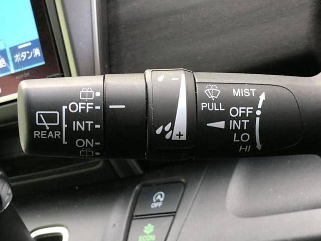 フリード Ｇブラックスタイル　新品タイヤ／保証書／純正　９インチ　ＳＤナビ／フリップダウンモニター　純正　１２．８インチ／ホンダセンシング／両側電動スライドドア／シートヒーター　前席／車線逸脱防止支援システム　衝突被害軽減システム（17枚目）