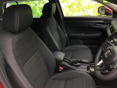 「この車の写真をもっと見たい」「状態が気になる」「この装備はついている？」どんな小さな疑問でもお気軽にお問い合わせください！ 4