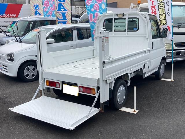 アクティトラック 　垂直落下式パワーゲート　２ＷＤ　５速マニュアル車　エアコン　パワステ　運転席エアバッグ　荷台作業灯（24枚目）