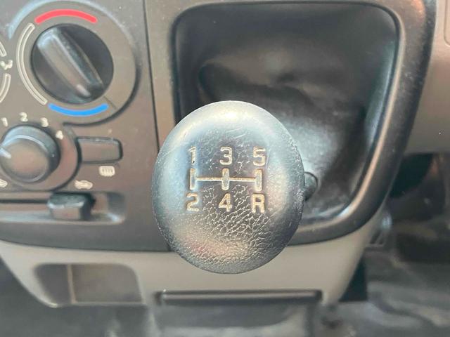 エブリイ PAリミテッド 両側スライドドア 箱バン キーレスエントリー 5速マニュアル ABS 衝突安全ボディ エアコン パワーステアリング 積載量350kg(31枚目)