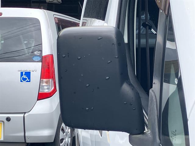 ＮＶ２００バネットバン 　ナビ　両側スライドドア　キーレスエントリー　ＡＴ　ＣＤ　ＤＶＤ再生　ＵＳＢ　ミュージックプレイヤー接続可　エアコン　パワーウィンドウ　運転席エアバッグ　助手席エアバッグ（13枚目）