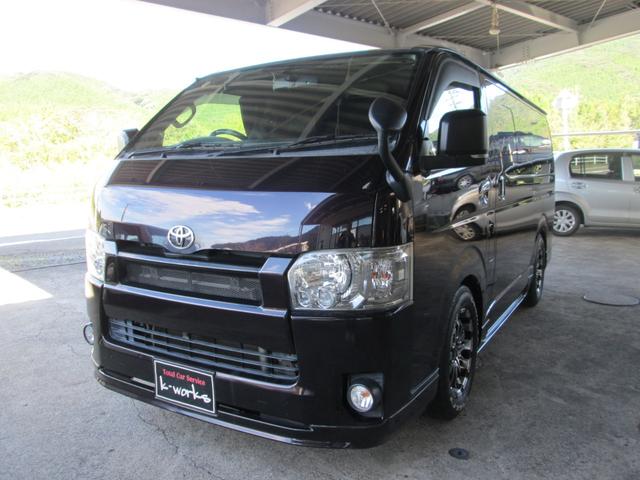 ハイエースバン スーパーＧＬ　ダークプライム　ハーフフルエアロ・３．０ＤＩＣターボ・ローダウン・純正ＬＥＤヘッドライト・レザー調シートカバー・プッシュスタート・スマートキー・バックカメラ・社外１６インチアルミ・アルパインナビ／フルセグＴＶ（2枚目）