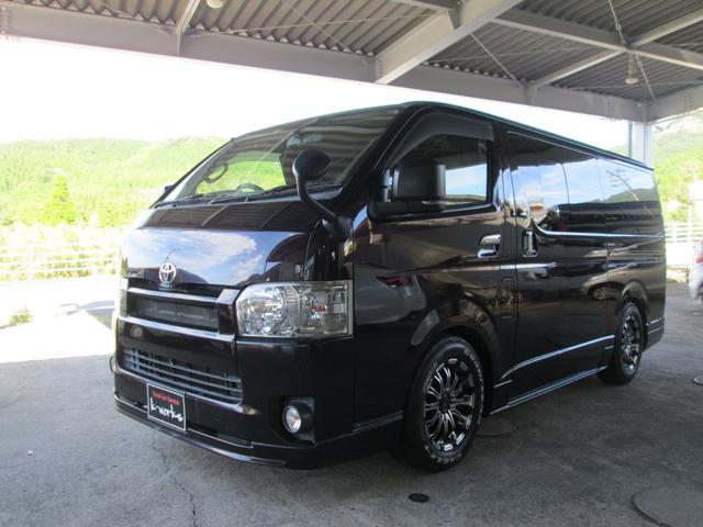 ハイエースバン スーパーＧＬ　ダークプライム　ハーフフルエアロ・３．０ＤＩＣターボ・ローダウン・純正ＬＥＤヘッドライト・レザー調シートカバー・プッシュスタート・スマートキー・バックカメラ・社外１６インチアルミ・アルパインナビ／フルセグＴＶ（4枚目）